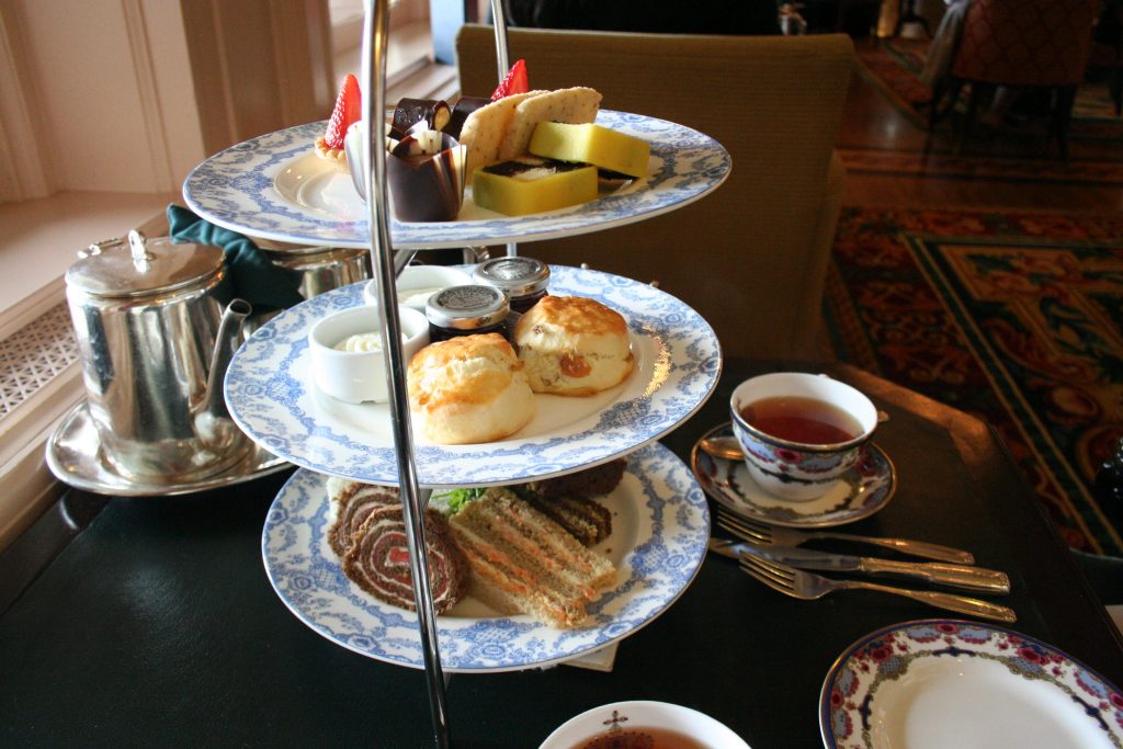 Ready to get the best slice of London? Afternoon Tea Cruise Tour This 1.5 hour tour is a unique experience that combines a scenic sightseeing cruise